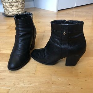 Bandolino Black Booties, perfect for fall